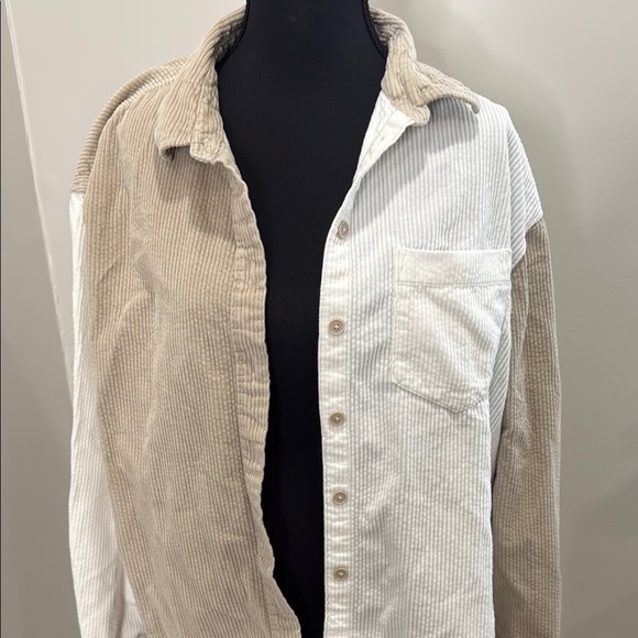 American Eagle Corduroy Button-Up Shirt size M - Picture 3 of 10